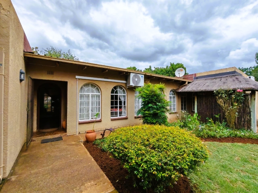 5 Bedroom Property for Sale in Glen Donald A H Gauteng