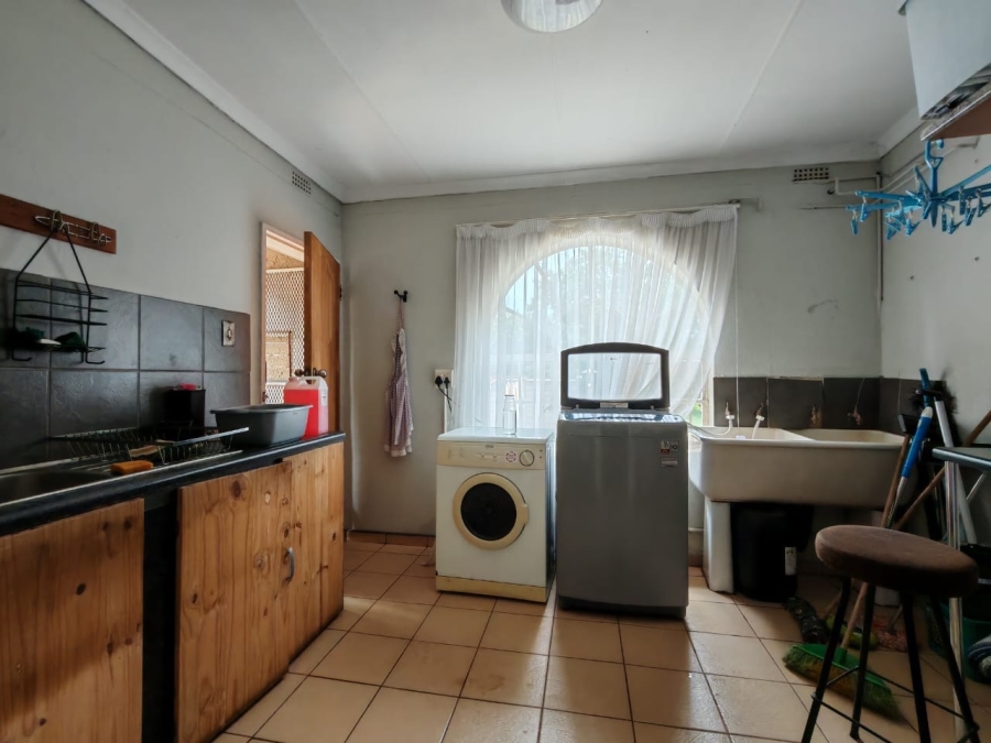 5 Bedroom Property for Sale in Glen Donald A H Gauteng