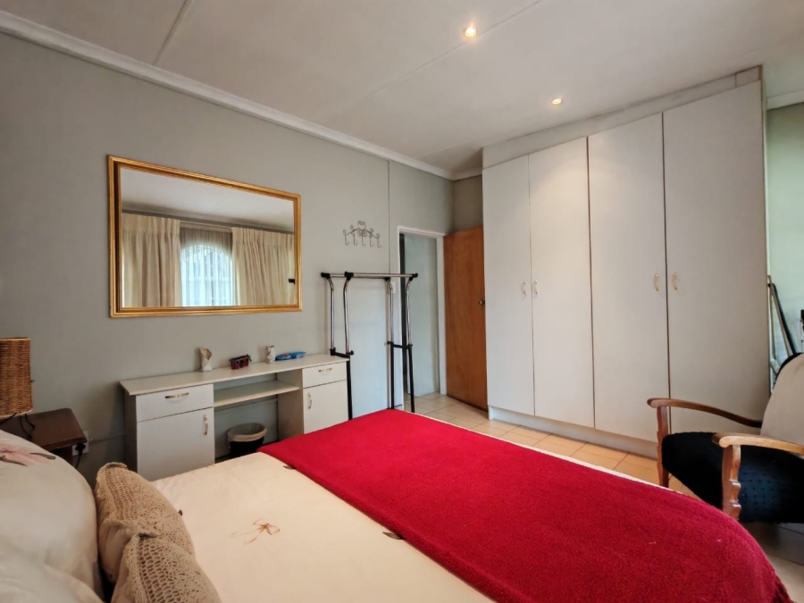 5 Bedroom Property for Sale in Glen Donald A H Gauteng