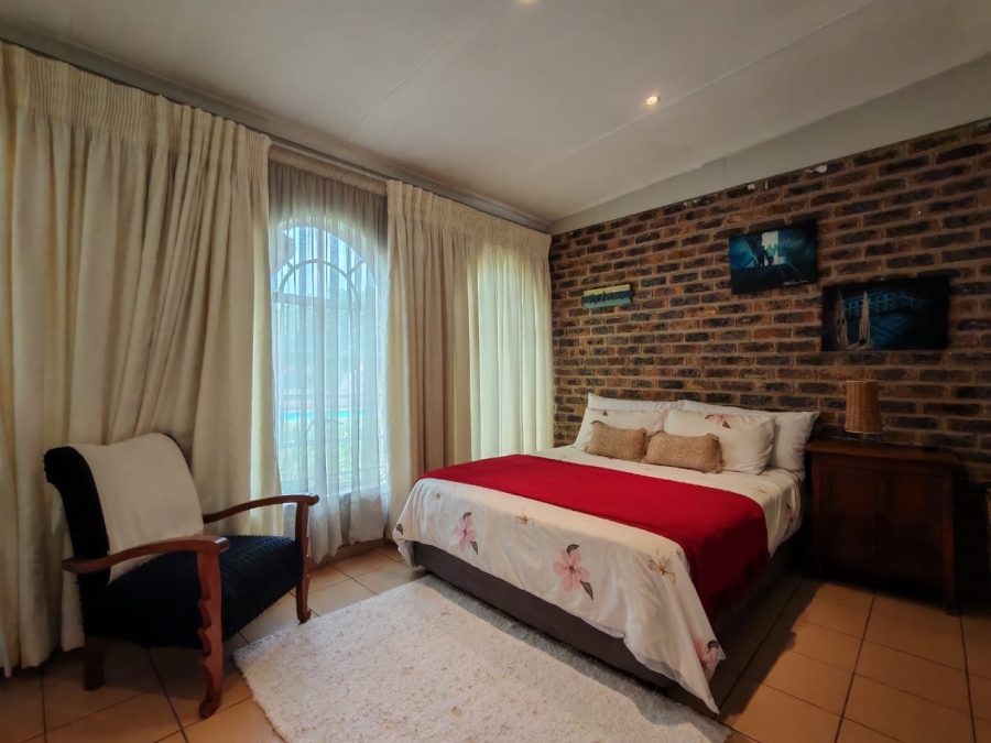 5 Bedroom Property for Sale in Glen Donald A H Gauteng