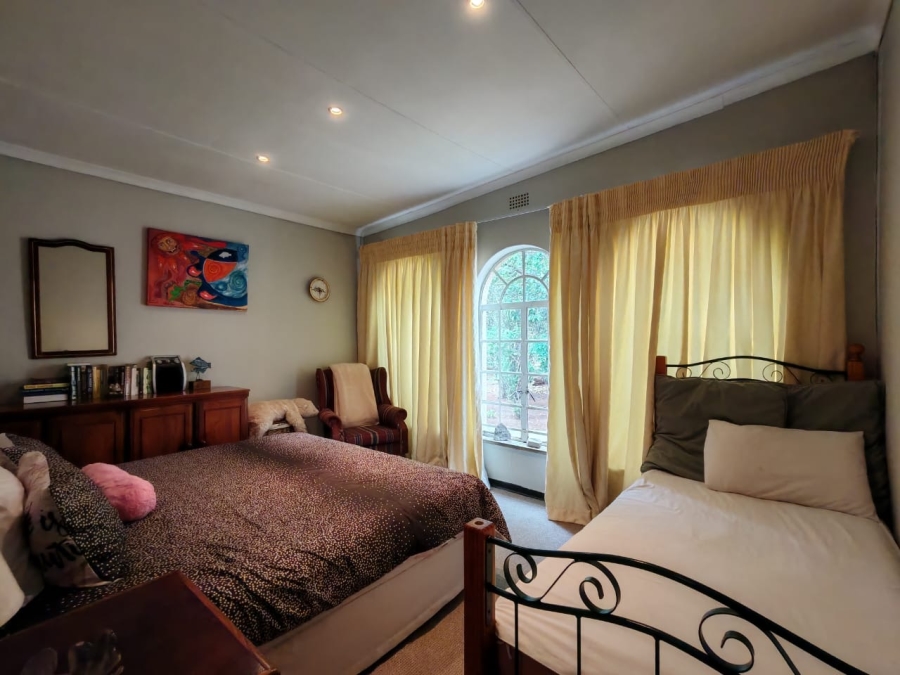 5 Bedroom Property for Sale in Glen Donald A H Gauteng