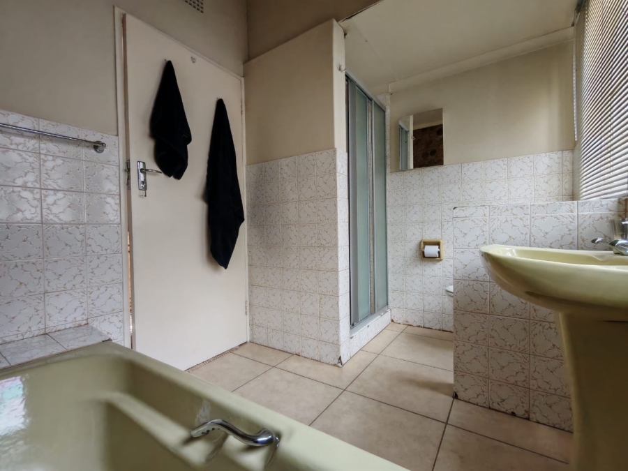 5 Bedroom Property for Sale in Glen Donald A H Gauteng