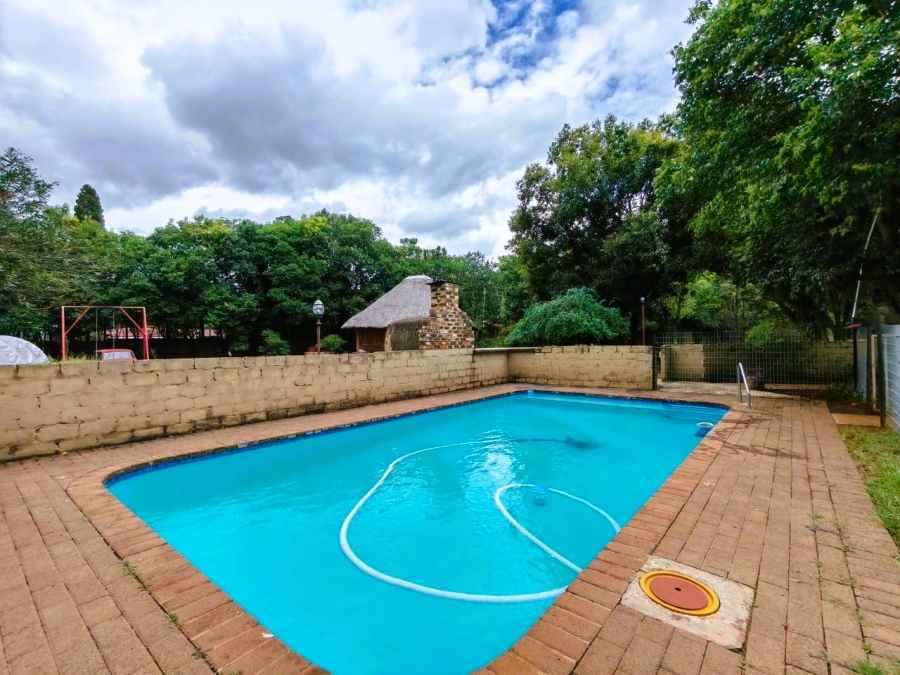 5 Bedroom Property for Sale in Glen Donald A H Gauteng