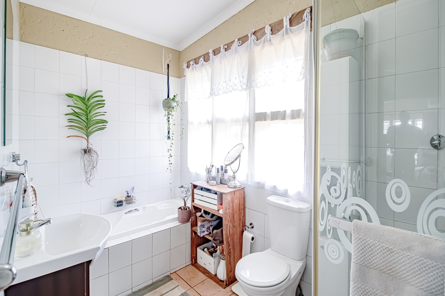 3 Bedroom Property for Sale in Faerie Glen Gauteng