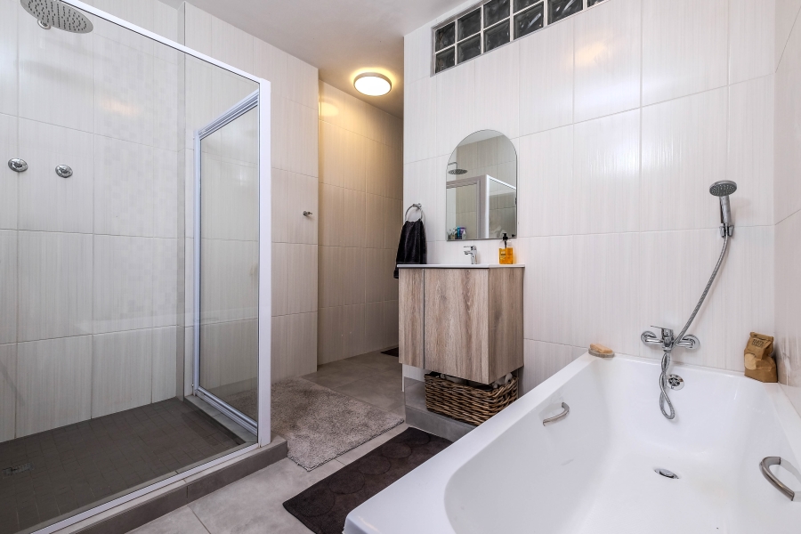 2 Bedroom Property for Sale in Dunkeld West Gauteng