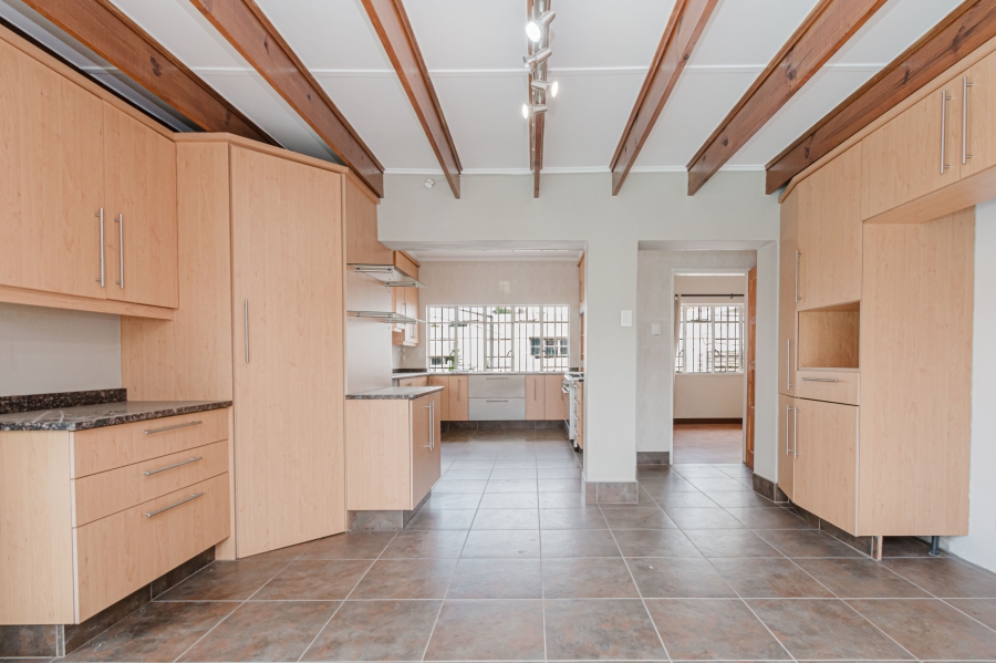 7 Bedroom Property for Sale in Greenside Gauteng