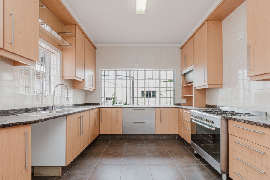 7 Bedroom Property for Sale in Greenside Gauteng