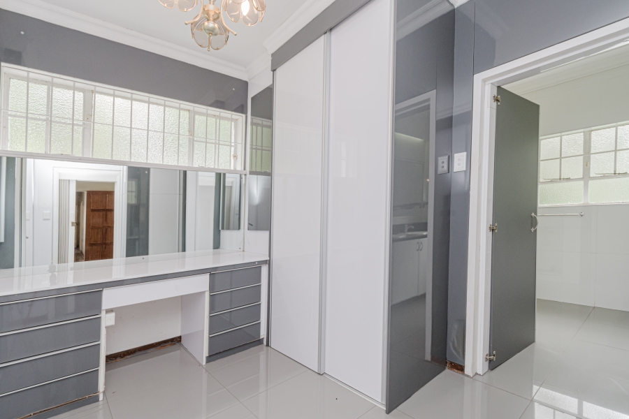 7 Bedroom Property for Sale in Greenside Gauteng