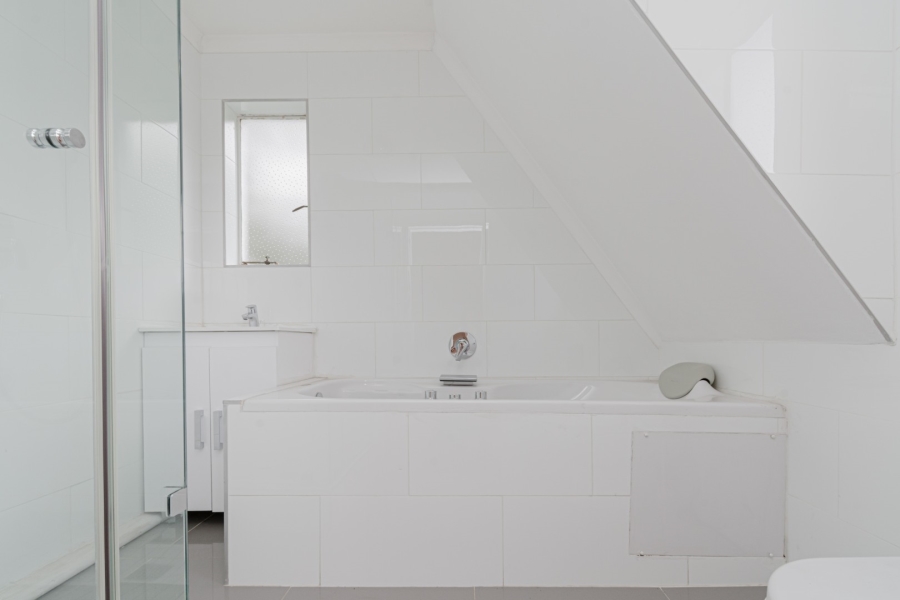 7 Bedroom Property for Sale in Greenside Gauteng