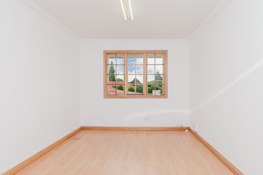 7 Bedroom Property for Sale in Greenside Gauteng