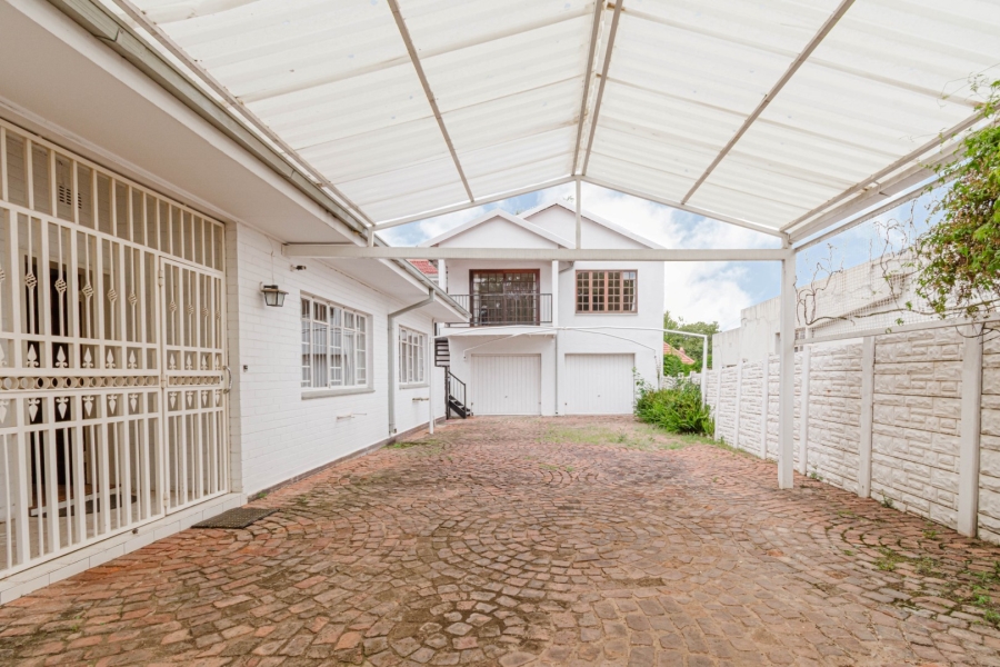 7 Bedroom Property for Sale in Greenside Gauteng