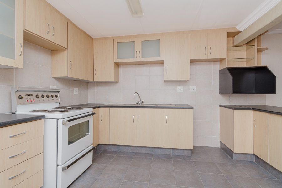 7 Bedroom Property for Sale in Greenside Gauteng