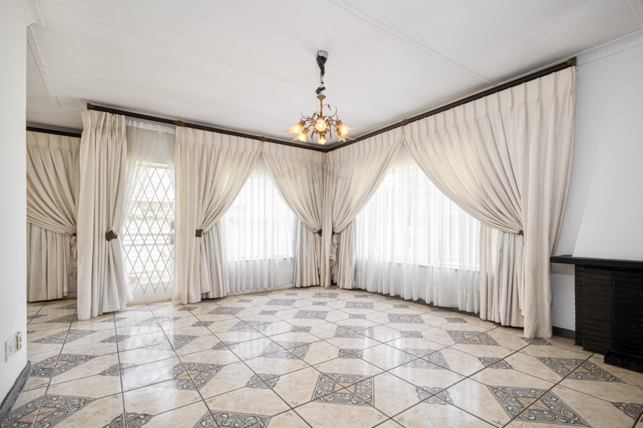 4 Bedroom Property for Sale in Linden Gauteng