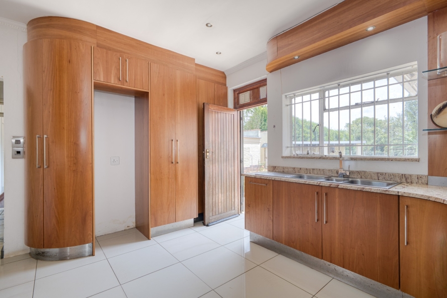 4 Bedroom Property for Sale in Linden Gauteng