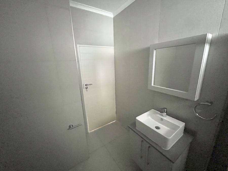 2 Bedroom Property for Sale in Erand Gardens Gauteng