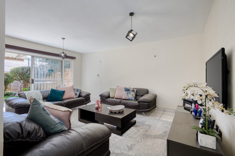 4 Bedroom Property for Sale in Victory Park Gauteng