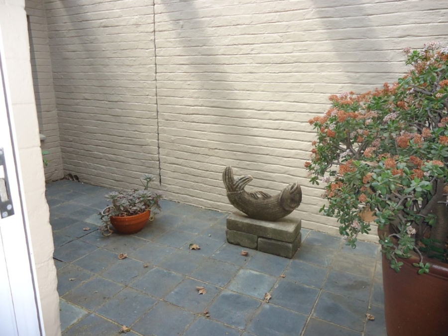 To Let 1 Bedroom Property for Rent in Atholl Gauteng