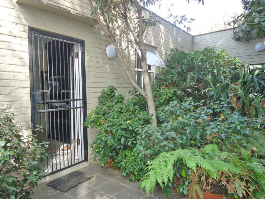 To Let 1 Bedroom Property for Rent in Atholl Gauteng