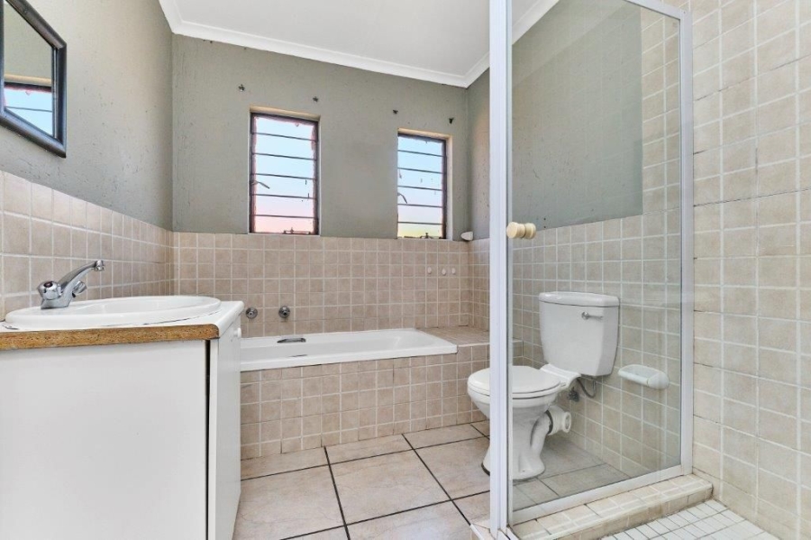 3 Bedroom Property for Sale in Noordhang Gauteng