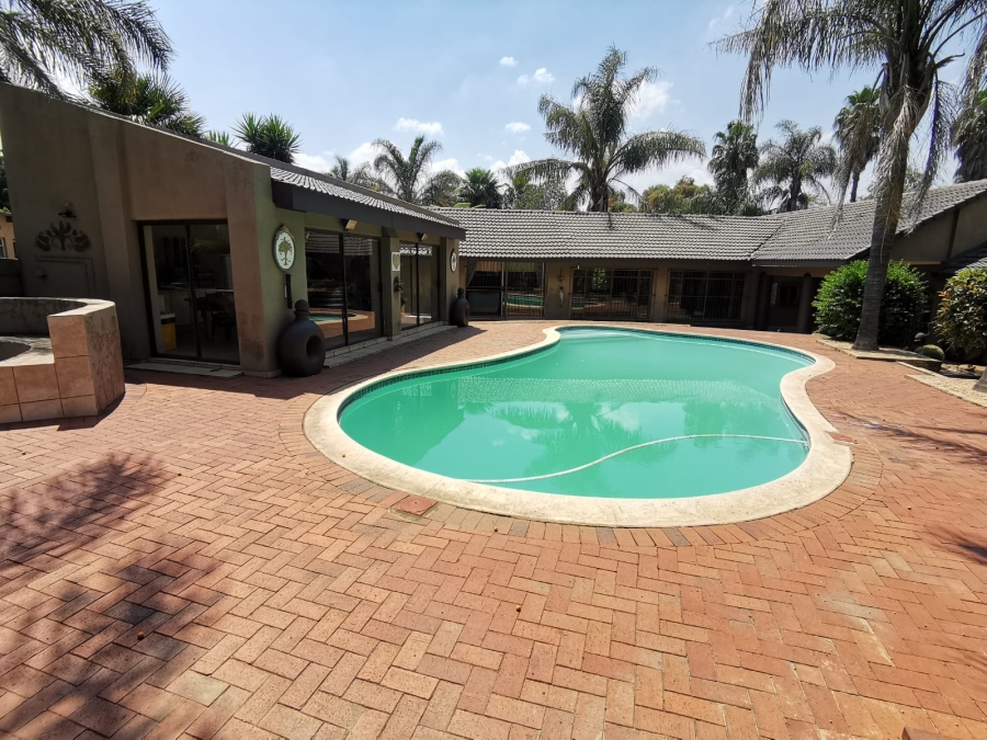 3 Bedroom Property for Sale in Denneoord Gauteng