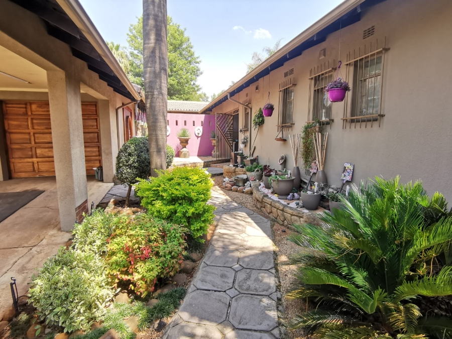 3 Bedroom Property for Sale in Denneoord Gauteng