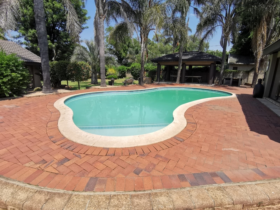 3 Bedroom Property for Sale in Denneoord Gauteng