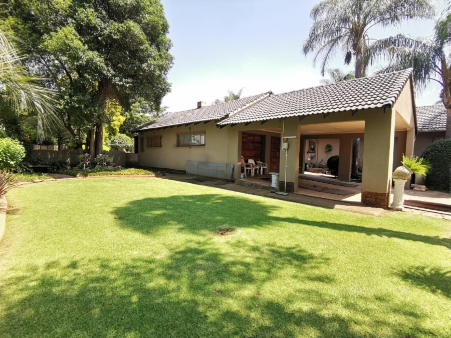 3 Bedroom Property for Sale in Denneoord Gauteng