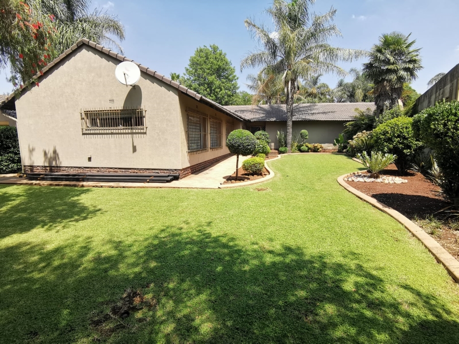 3 Bedroom Property for Sale in Denneoord Gauteng