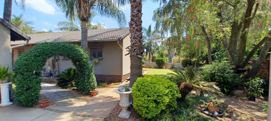 3 Bedroom Property for Sale in Denneoord Gauteng