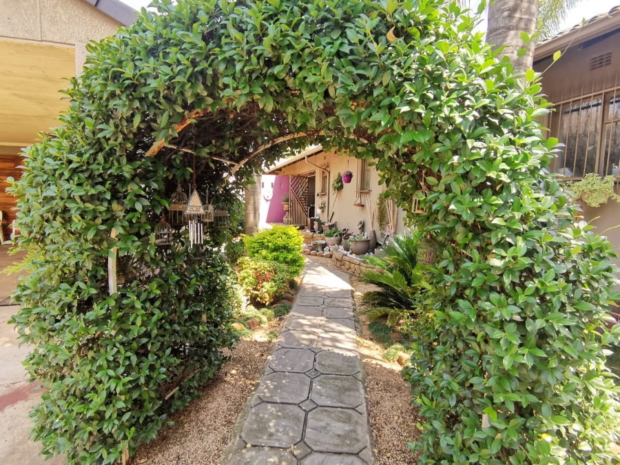 3 Bedroom Property for Sale in Denneoord Gauteng