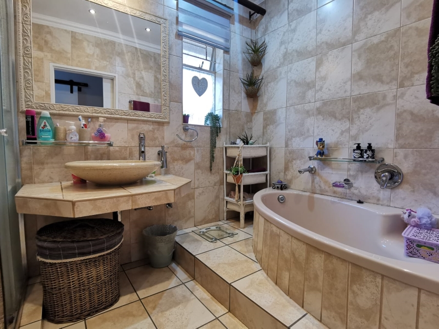 3 Bedroom Property for Sale in Denneoord Gauteng