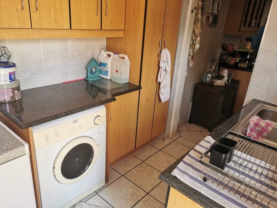 3 Bedroom Property for Sale in Denneoord Gauteng