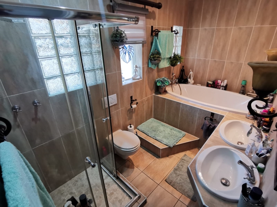 3 Bedroom Property for Sale in Denneoord Gauteng