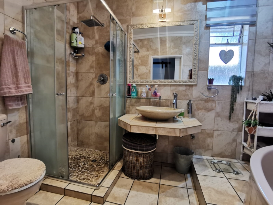 3 Bedroom Property for Sale in Denneoord Gauteng