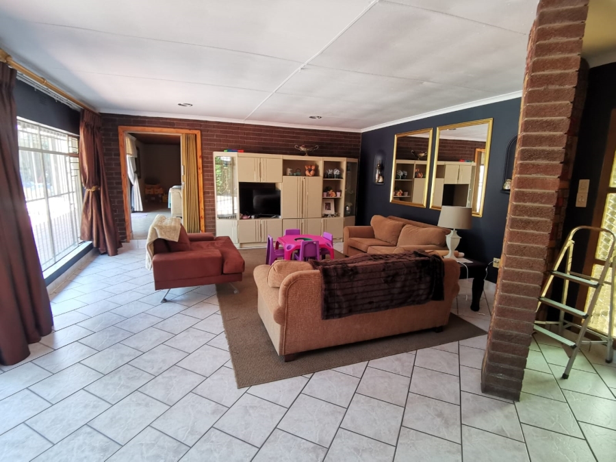 3 Bedroom Property for Sale in Denneoord Gauteng