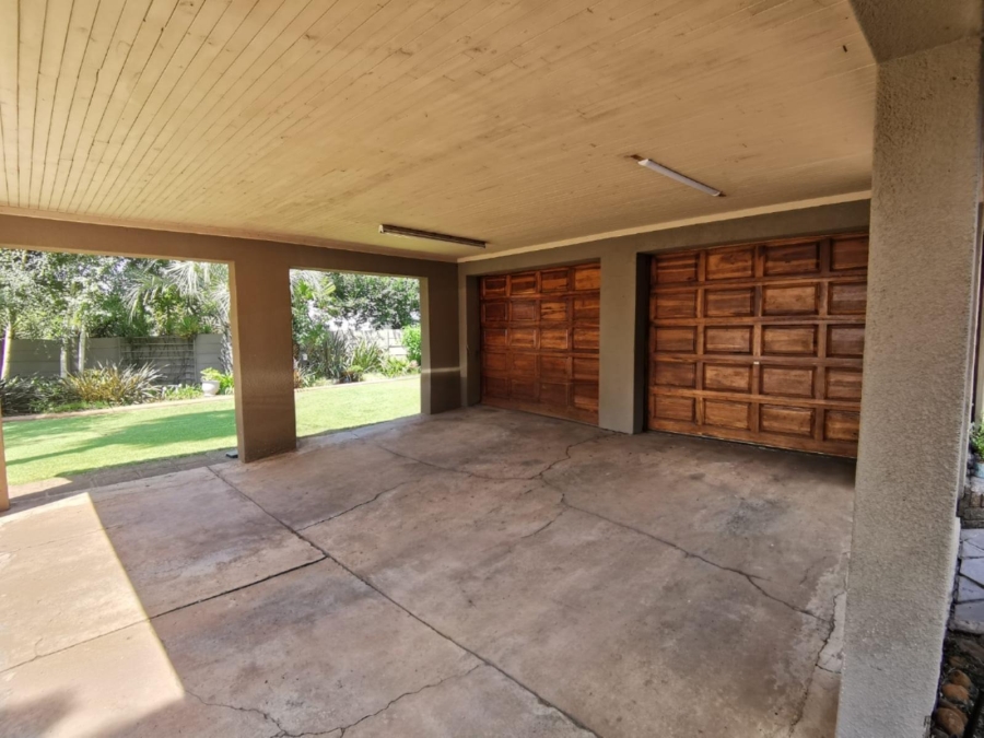 3 Bedroom Property for Sale in Denneoord Gauteng