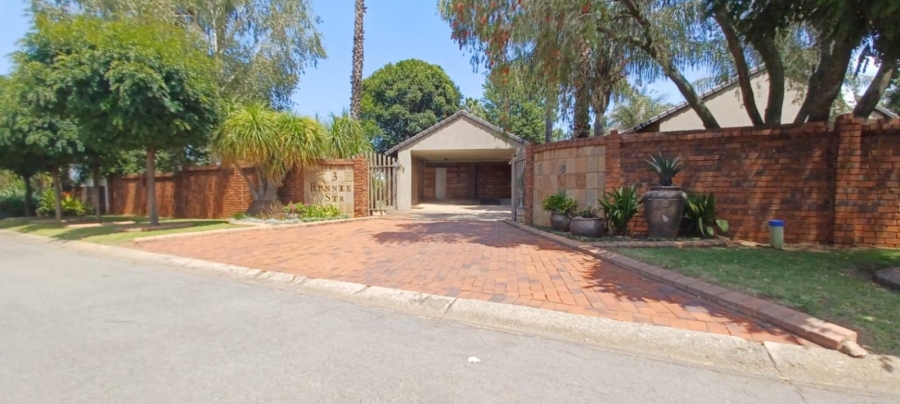 3 Bedroom Property for Sale in Denneoord Gauteng