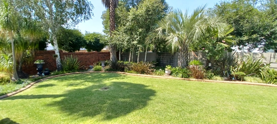 3 Bedroom Property for Sale in Denneoord Gauteng