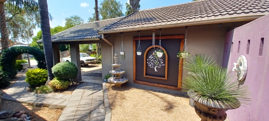 3 Bedroom Property for Sale in Denneoord Gauteng