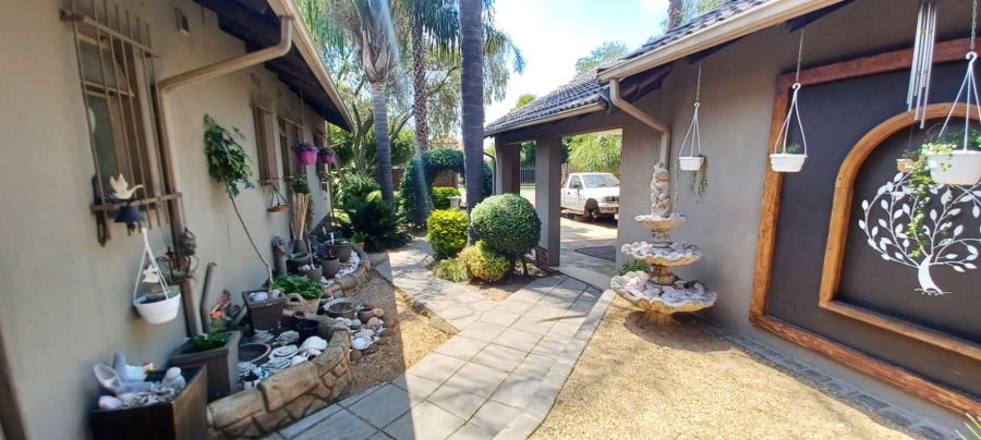 3 Bedroom Property for Sale in Denneoord Gauteng