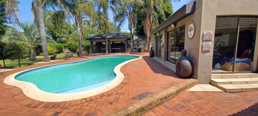 3 Bedroom Property for Sale in Denneoord Gauteng