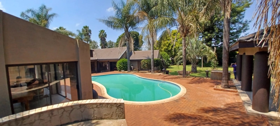 3 Bedroom Property for Sale in Denneoord Gauteng
