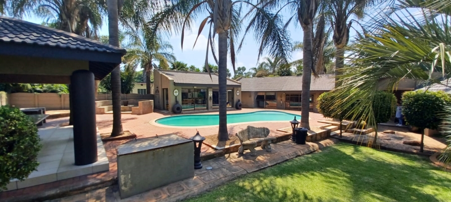 3 Bedroom Property for Sale in Denneoord Gauteng