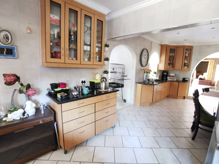 3 Bedroom Property for Sale in Denneoord Gauteng