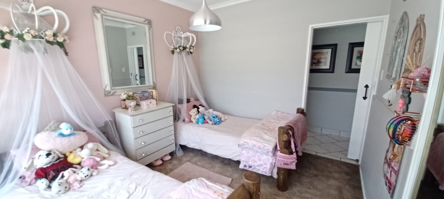 3 Bedroom Property for Sale in Denneoord Gauteng