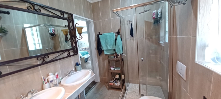 3 Bedroom Property for Sale in Denneoord Gauteng