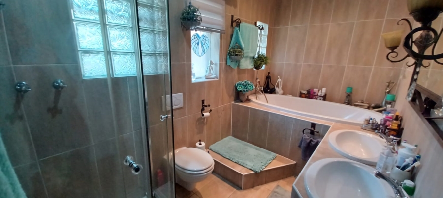 3 Bedroom Property for Sale in Denneoord Gauteng