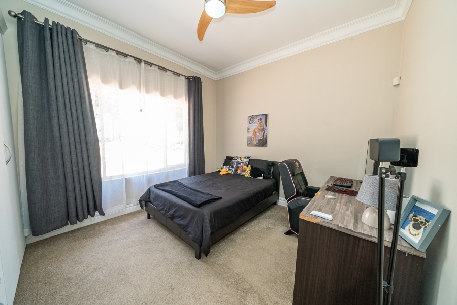 4 Bedroom Property for Sale in Waterkloof Ridge Gauteng