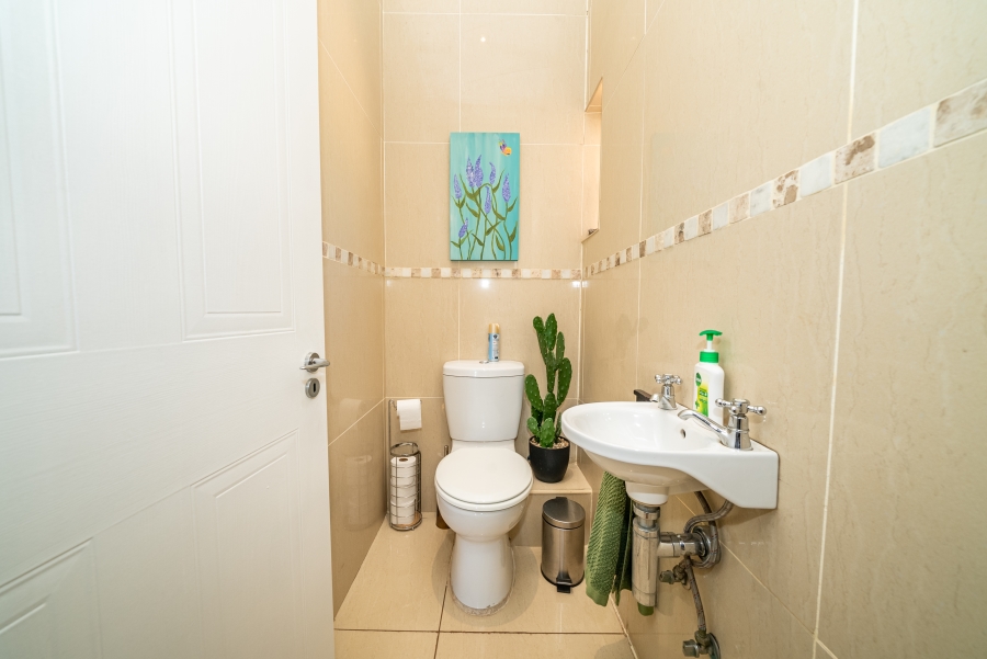 4 Bedroom Property for Sale in Waterkloof Ridge Gauteng