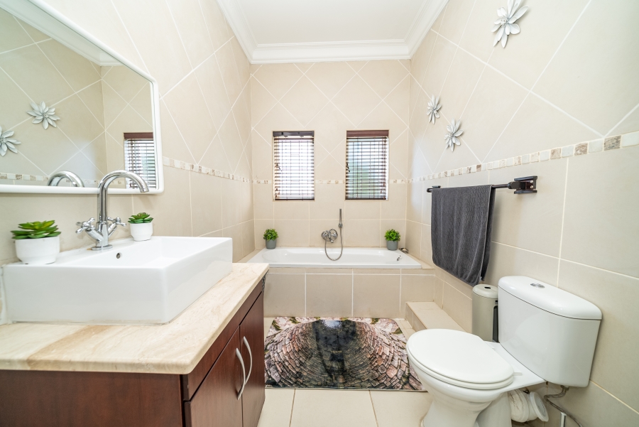 4 Bedroom Property for Sale in Waterkloof Ridge Gauteng